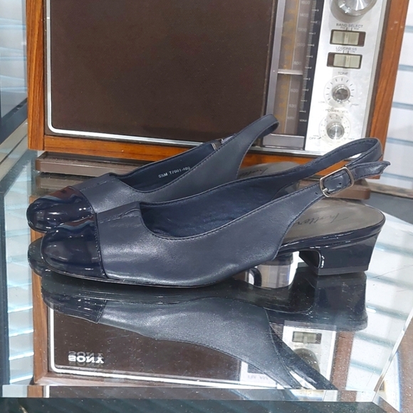 Trotters Shoes - Trotters Women's Shoes Sling back Size 5.5M - Black Modest Leather Heels